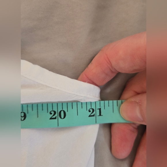 Essence | Sleeveless White Button-Down Dress, Ptp 21" - Picture 9 of 13